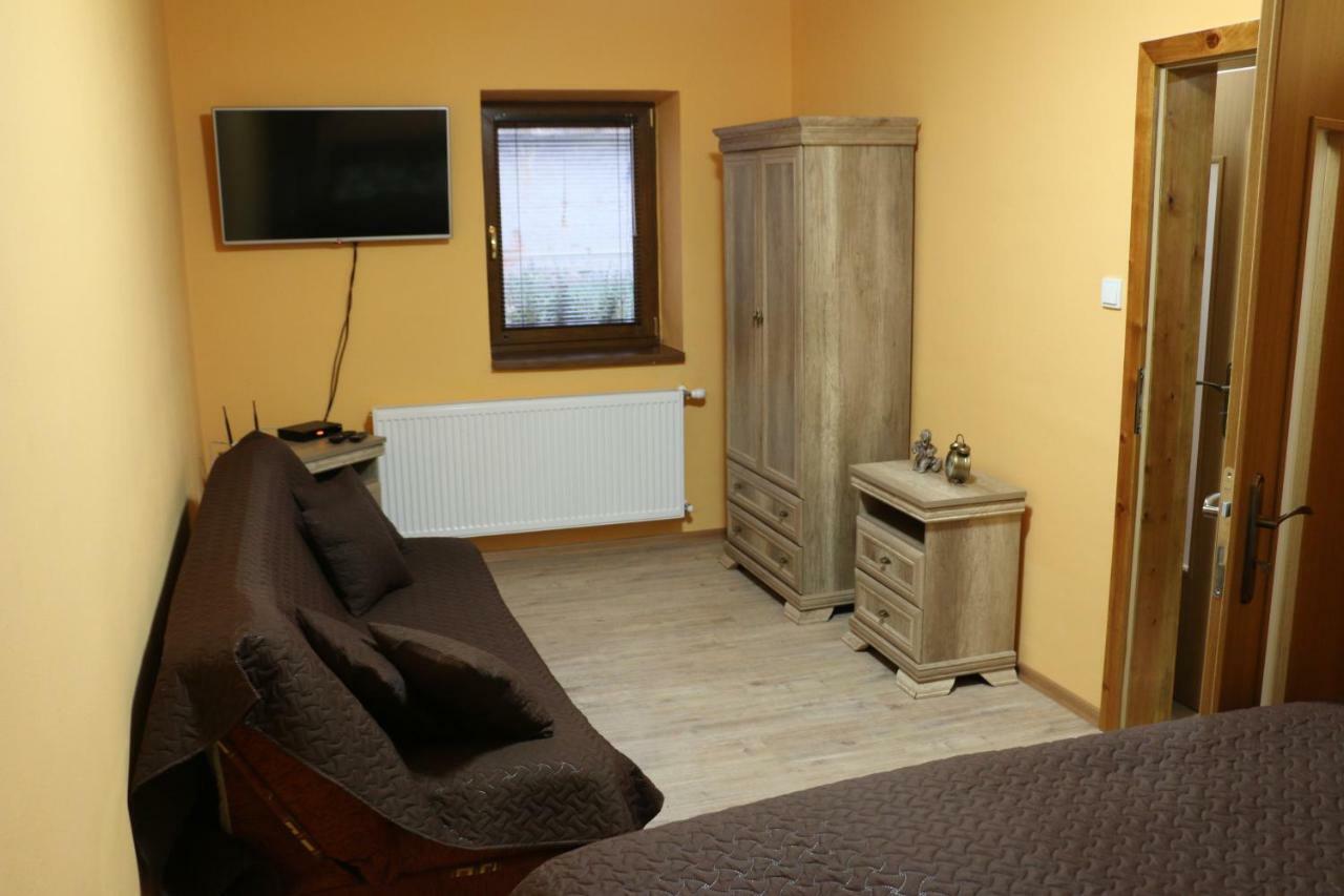 Ubytovanie Tri Ruze Krásnohorské Podhradie Exterior foto